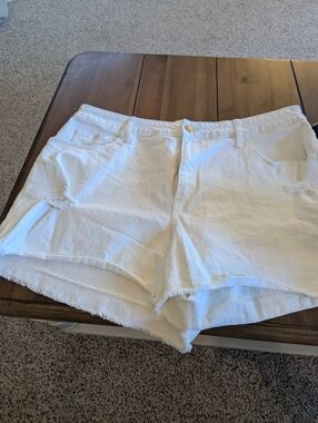 Universal Thread White High-Rise Denim Shorts with Frayed Hem